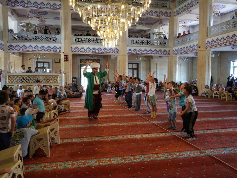 Nasrettin Hoca ile yaz Kur’an kurslarına giden çocuklar, hem öğrendi hem eğlendi